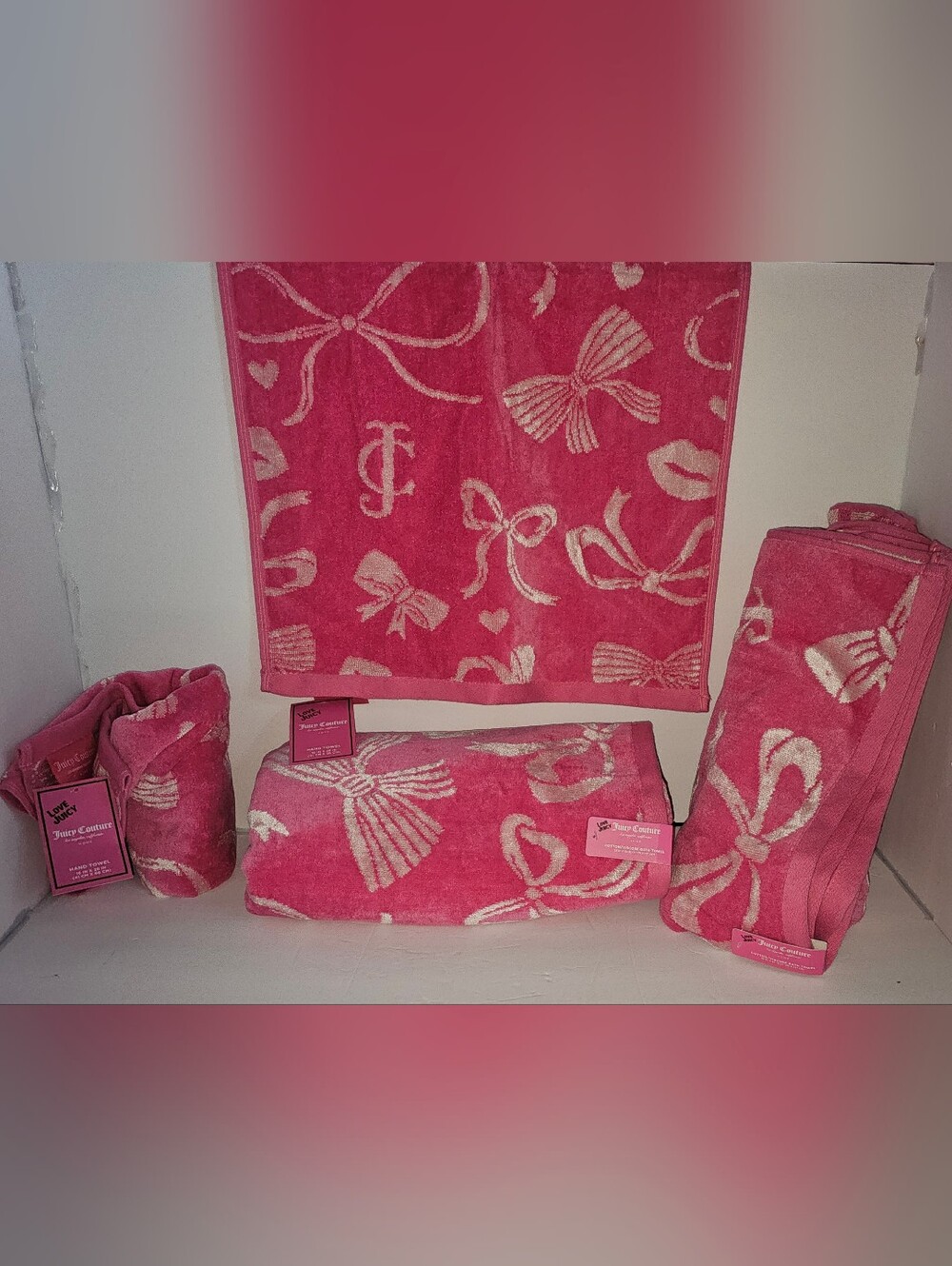 NWT! Juicy Couture 4 Piece Vibrant Pink Bath & Hand Towel Set! JC BOWS & LIPS